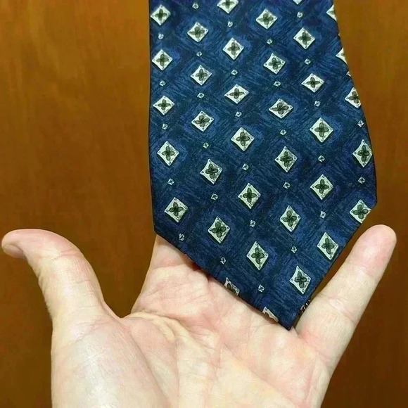 Silk tie - Picture 3 of 5